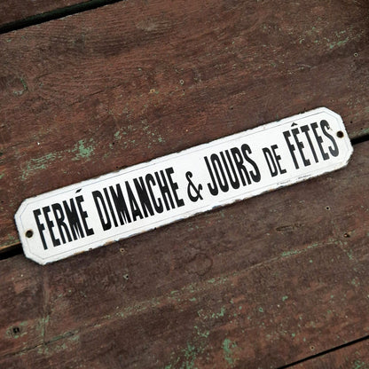 Plaque émaillée « Fermé dimanche & jours de fêtes »