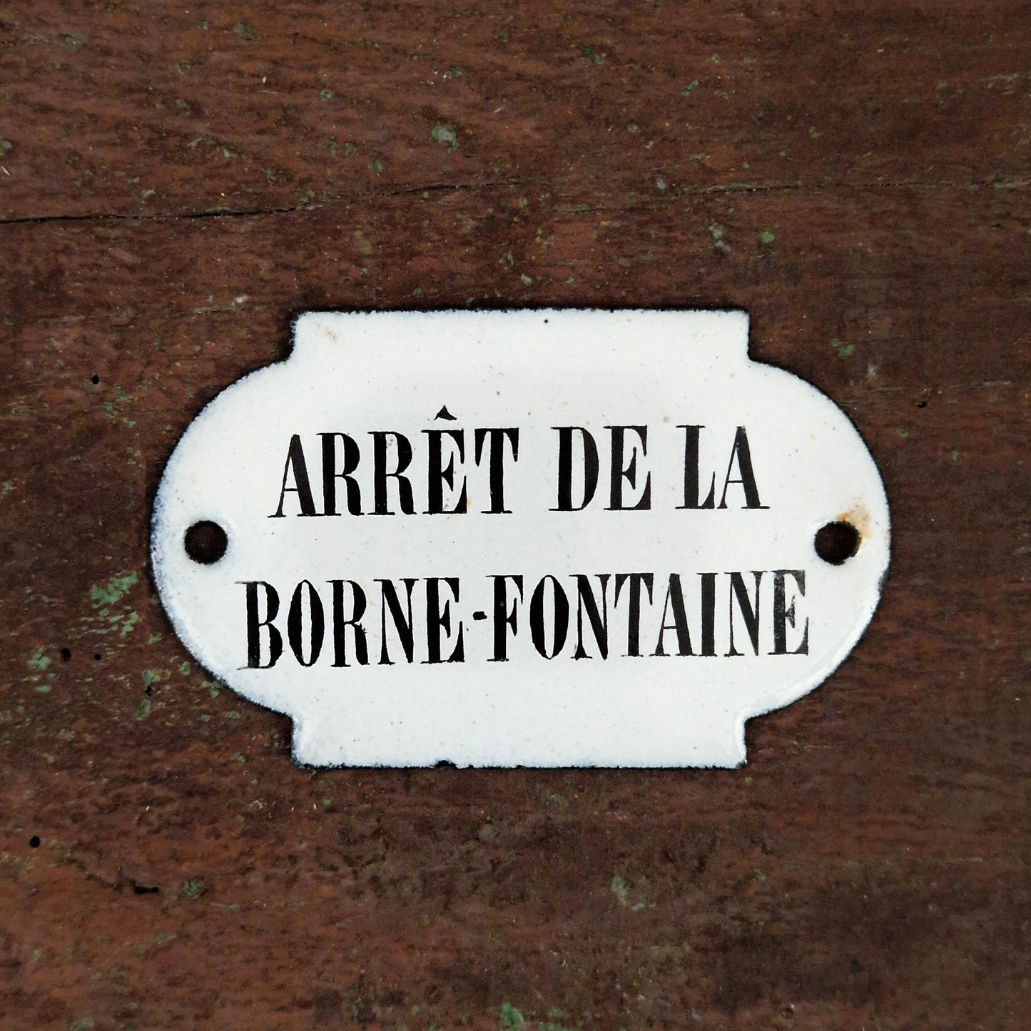 Plaque émaillée « Arrêt de la Borne-fontaine »