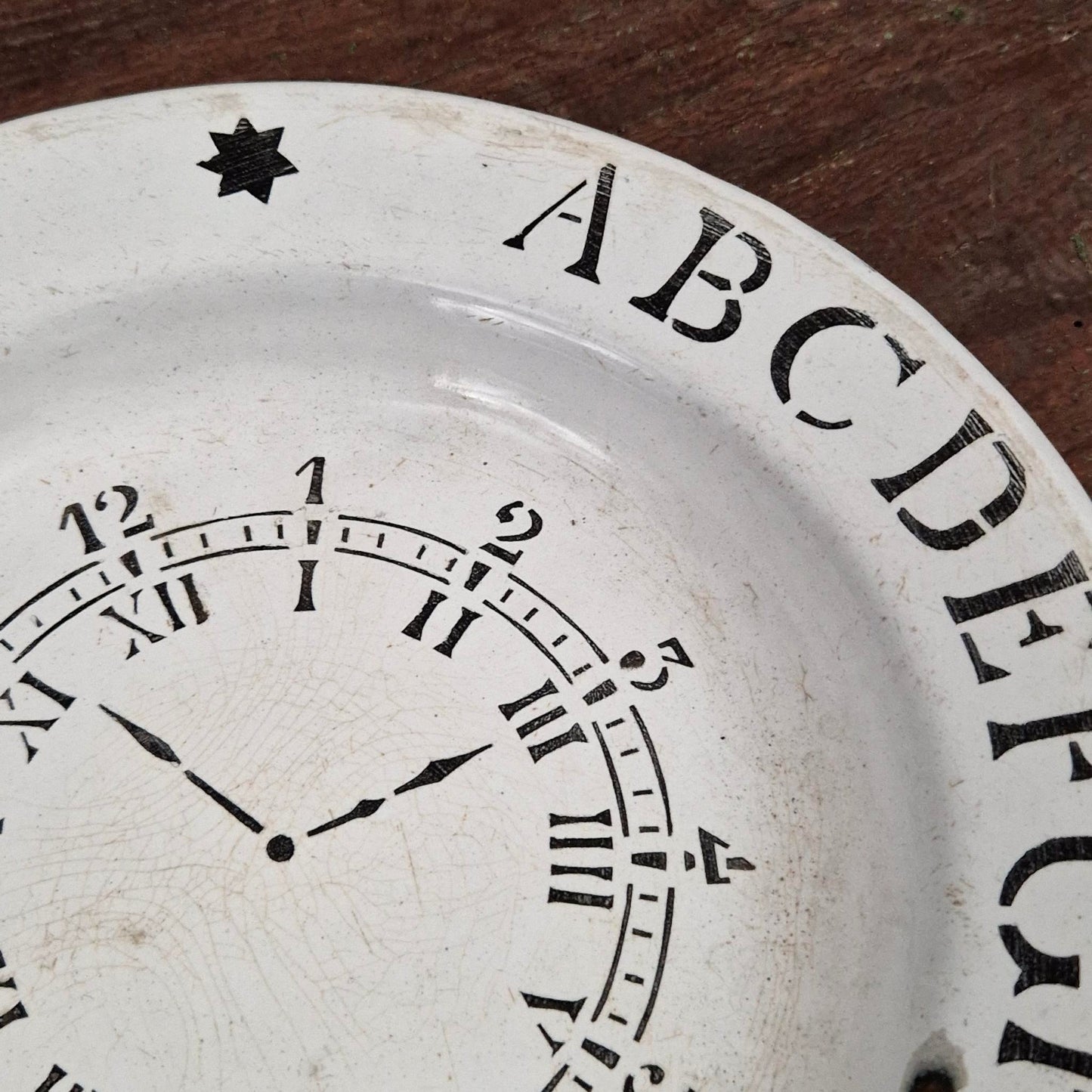 Ancienne assiette éducative émaillée, vers 1887-1914