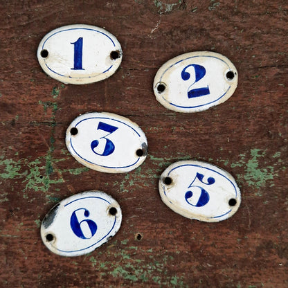 Petite plaque émaillée numérotée