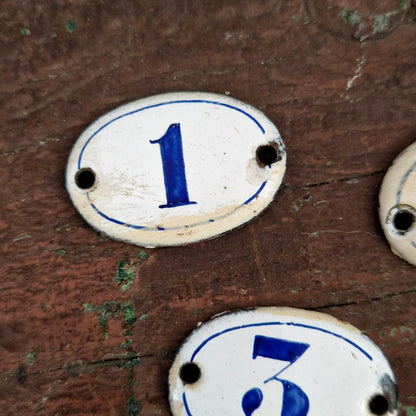Petite plaque émaillée numérotée