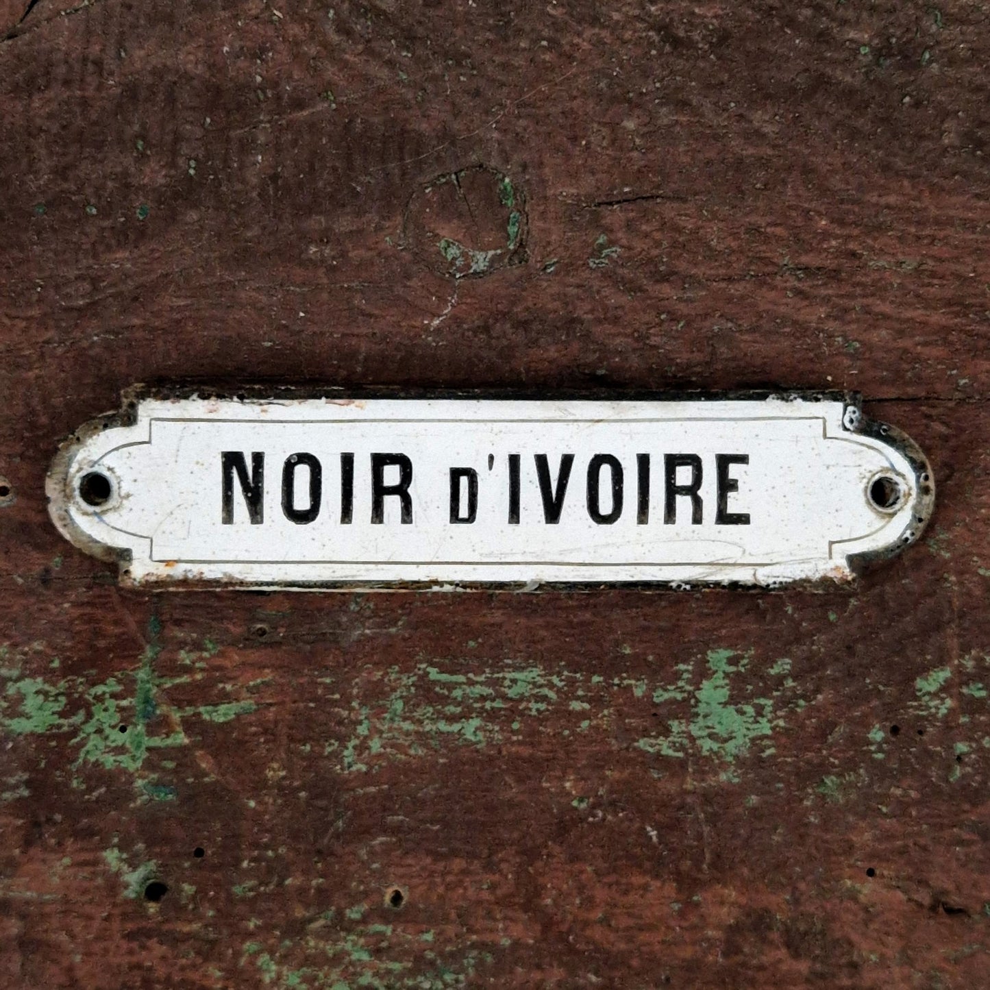 Pigment « Noir d’Ivoire » - Plaque émaillée, vers 1900