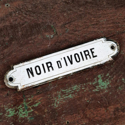 Pigment « Noir d’Ivoire » - Plaque émaillée, vers 1900