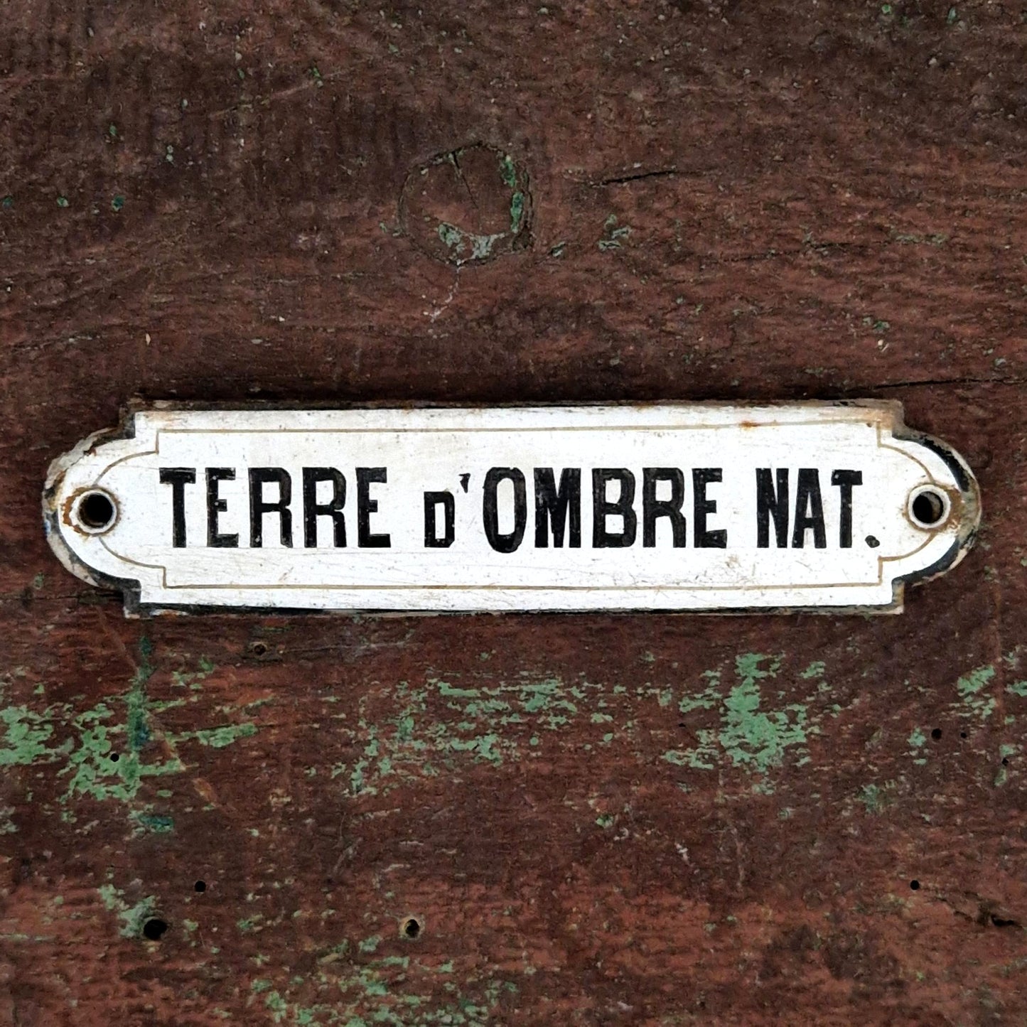 Pigment « Terre d’Ombre Nat. » - Plaque émaillée ancienne