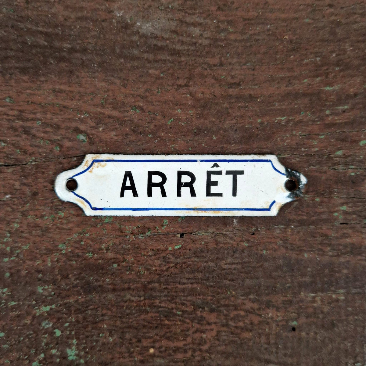 Plaque émaillée ancienne « ARRÊT »