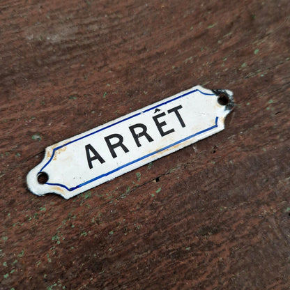 Plaque émaillée ancienne « ARRÊT »