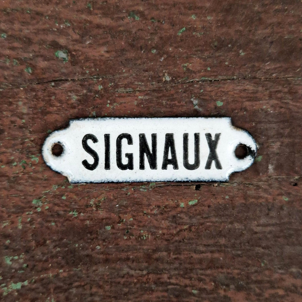 Old enameled sign "SIGNALS"