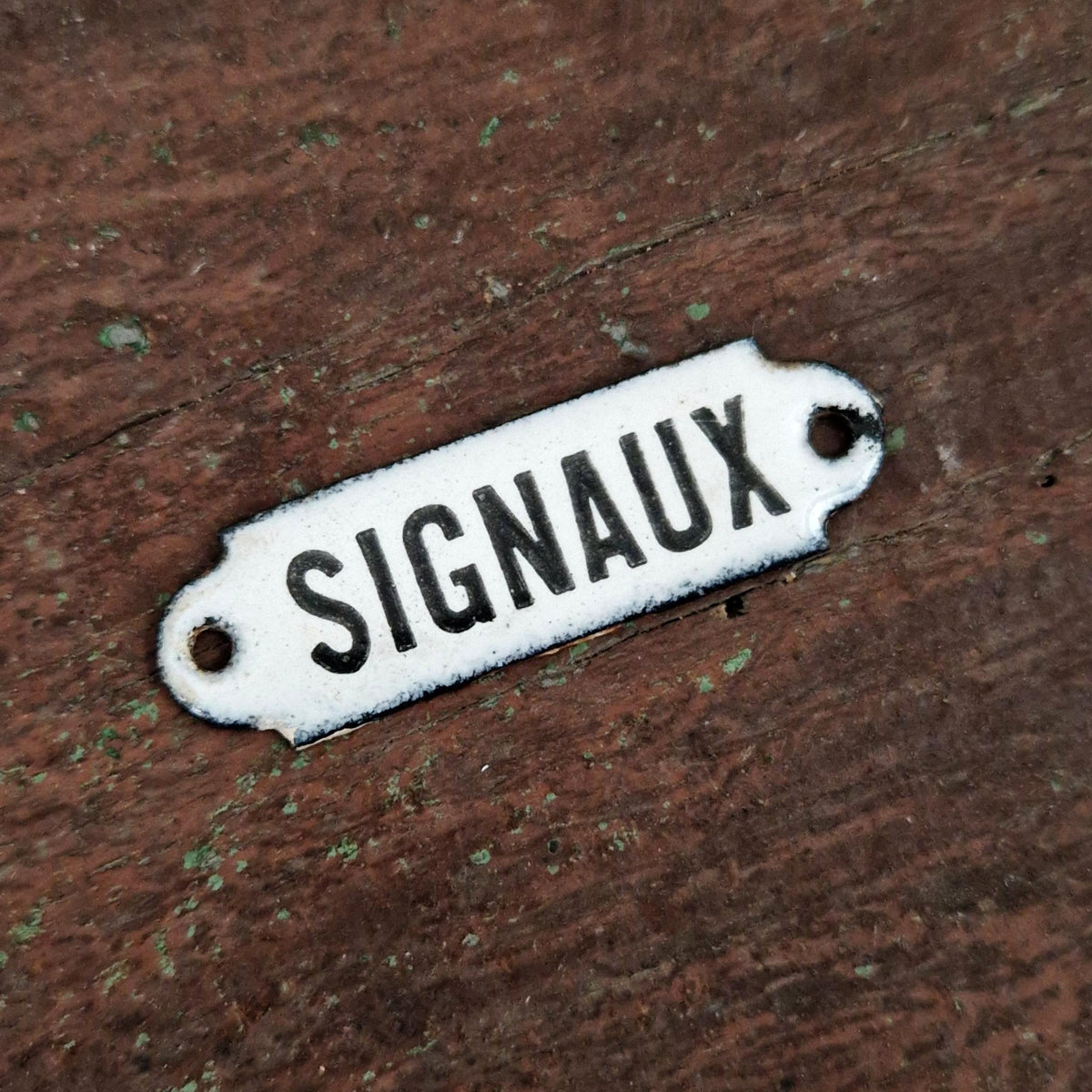 Old enameled sign "SIGNALS"