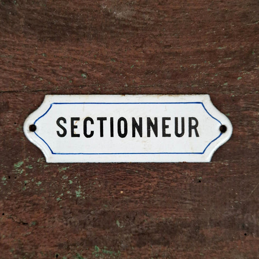 Old enameled sign "Disconnect switch"