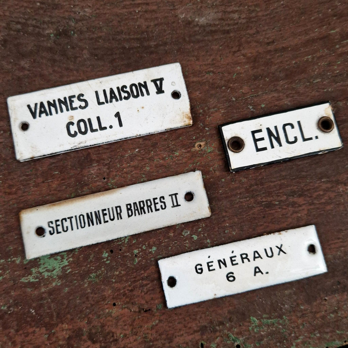 Lot de 4 anciennes plaques émaillées industrielles
