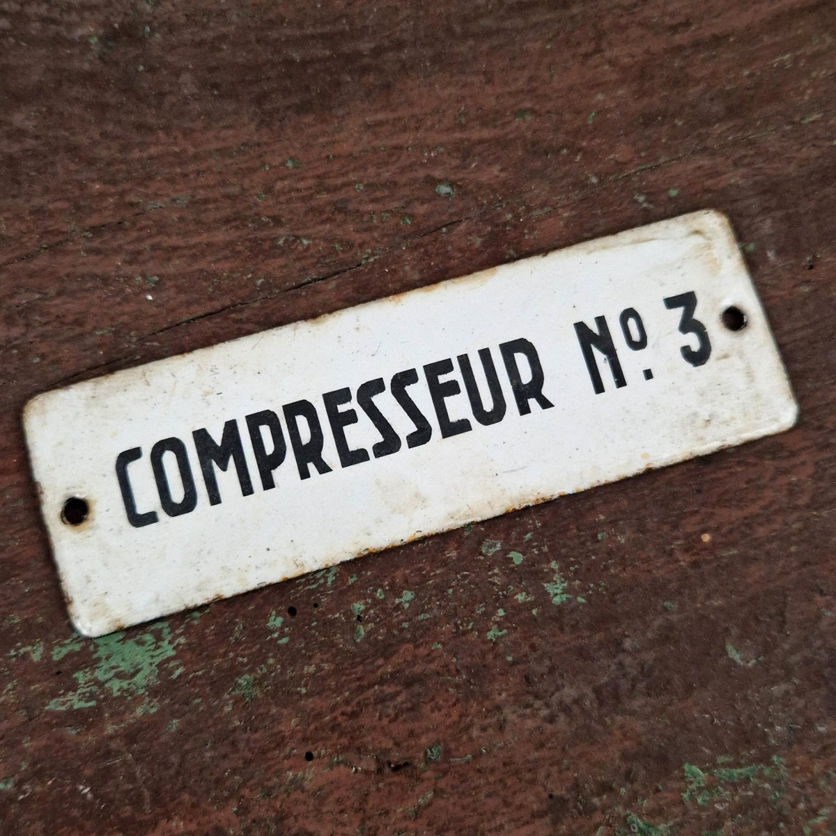 Ancienne plaque émaillée « Compresseur N° 3 »