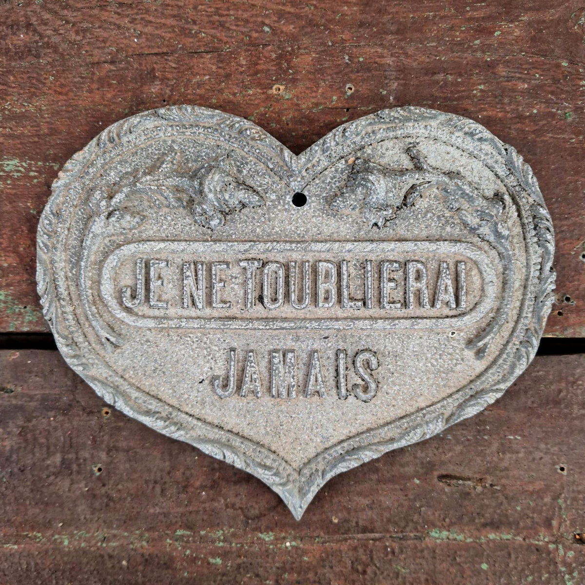 Ancienne plaque en cœur « Je ne t’oublierai jamais »