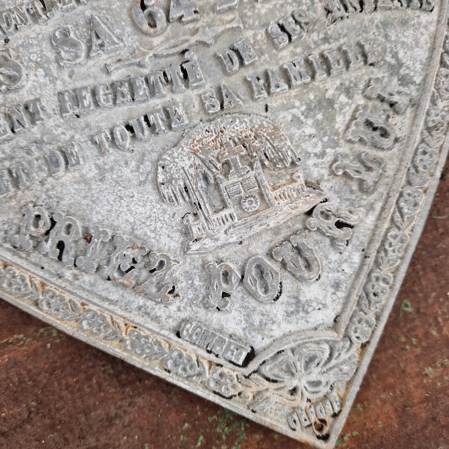 Grand coeur funéraire en métal de 1896 - env 28cm