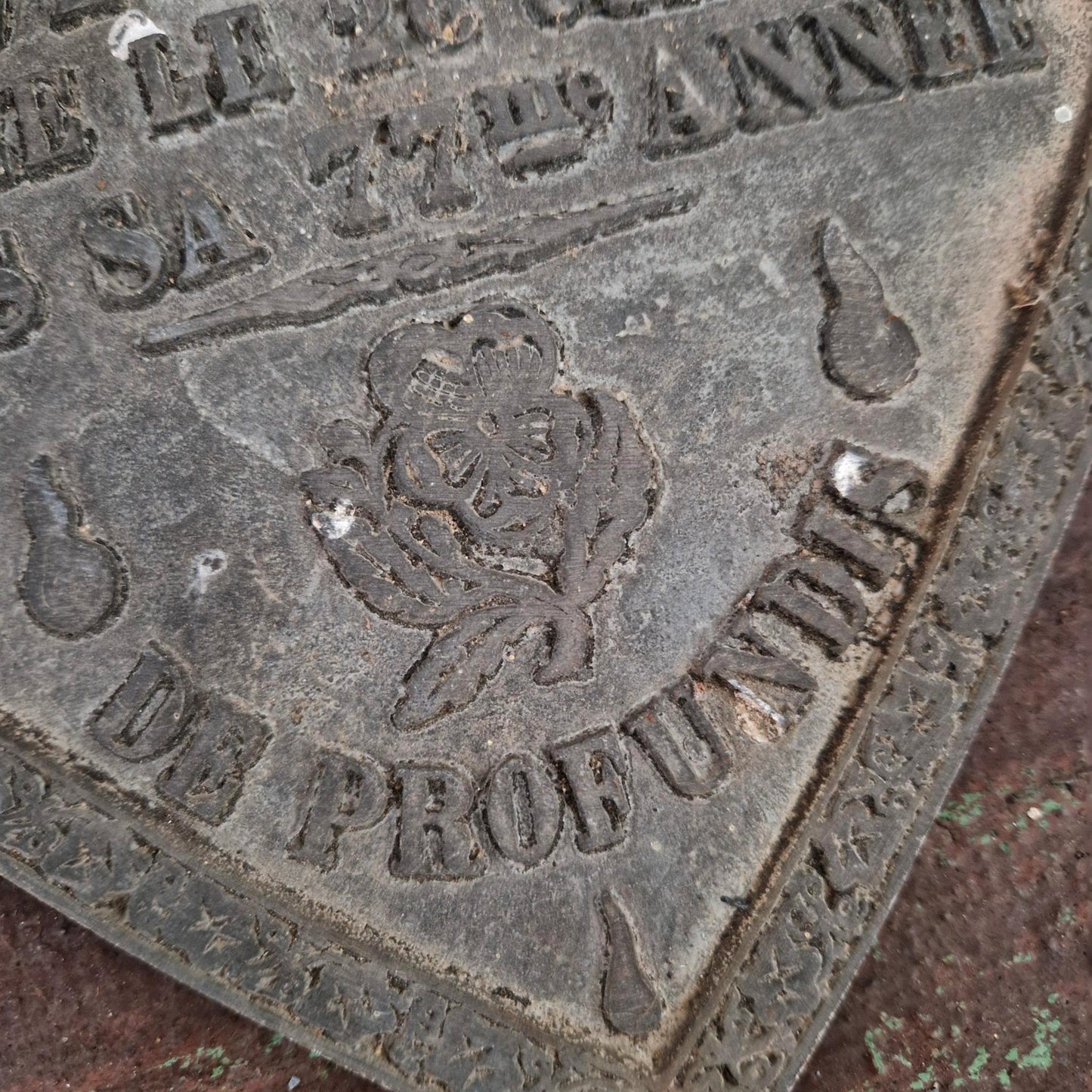 Ancien coeur funéraire en métal - env 25cm