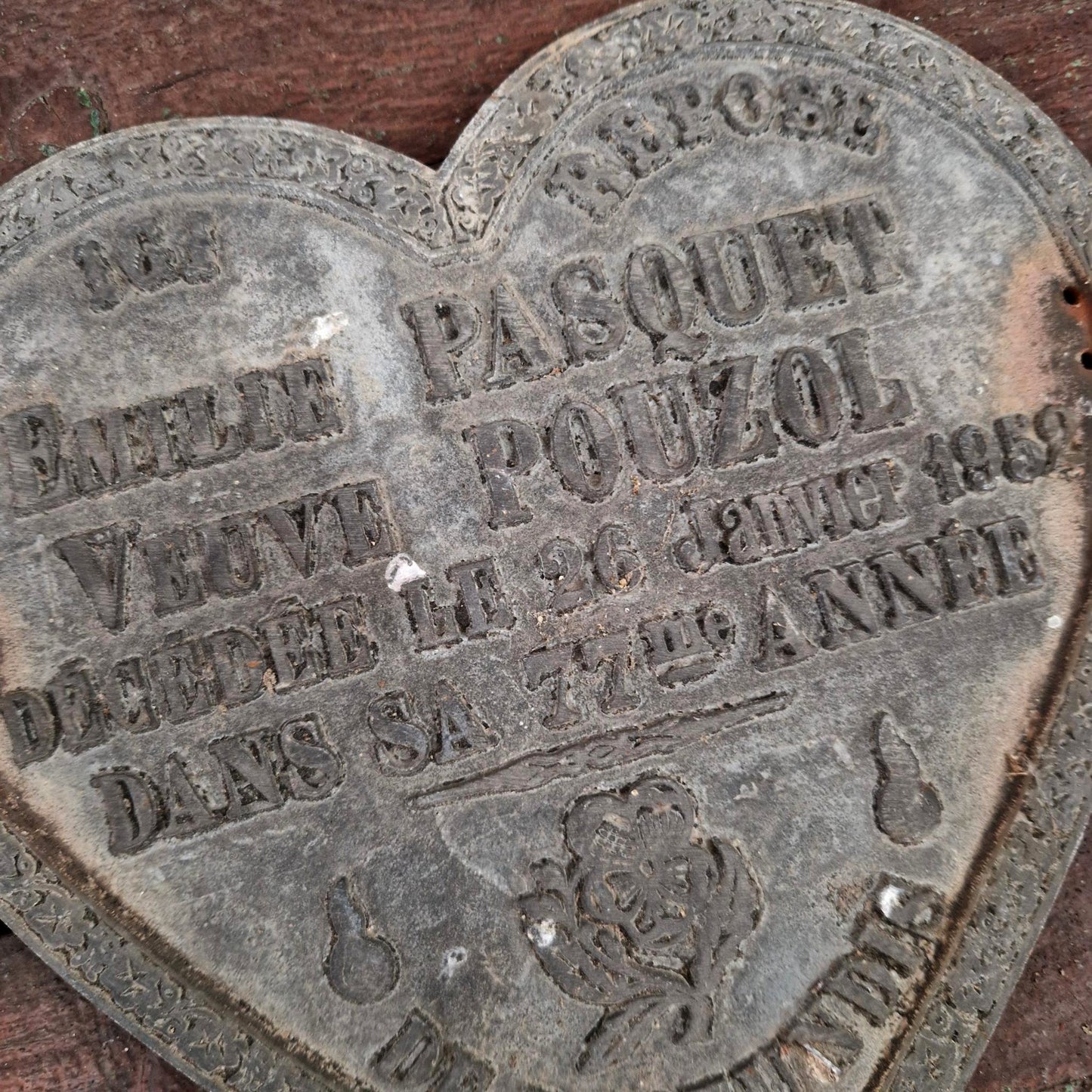 Ancien coeur funéraire en métal - env 25cm