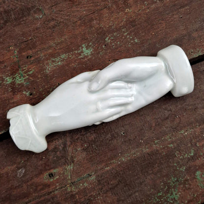 « Poignée de main / Main d’amitié » en porcelaine