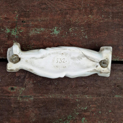 « Poignée de main / Main d’amitié » en porcelaine