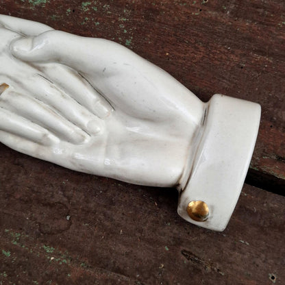 Ancien ornement « Main d’amitié » en porcelaine