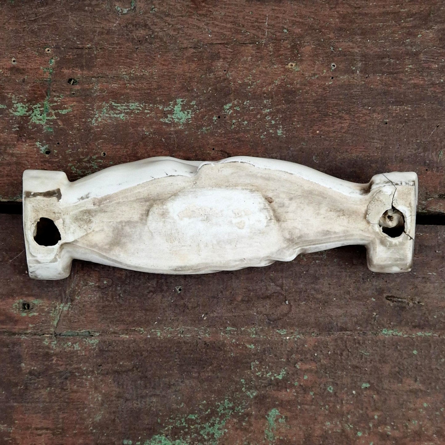Ancien ornement « Main d’amitié » en porcelaine