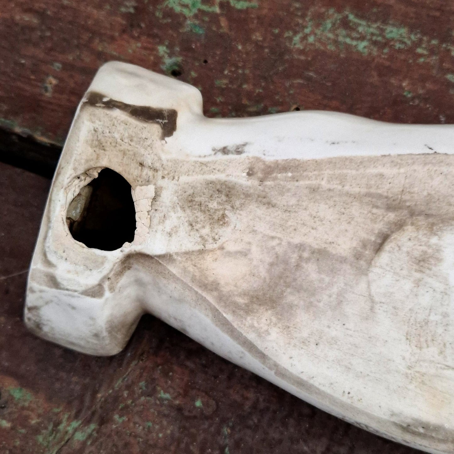 Ancien ornement « Main d’amitié » en porcelaine