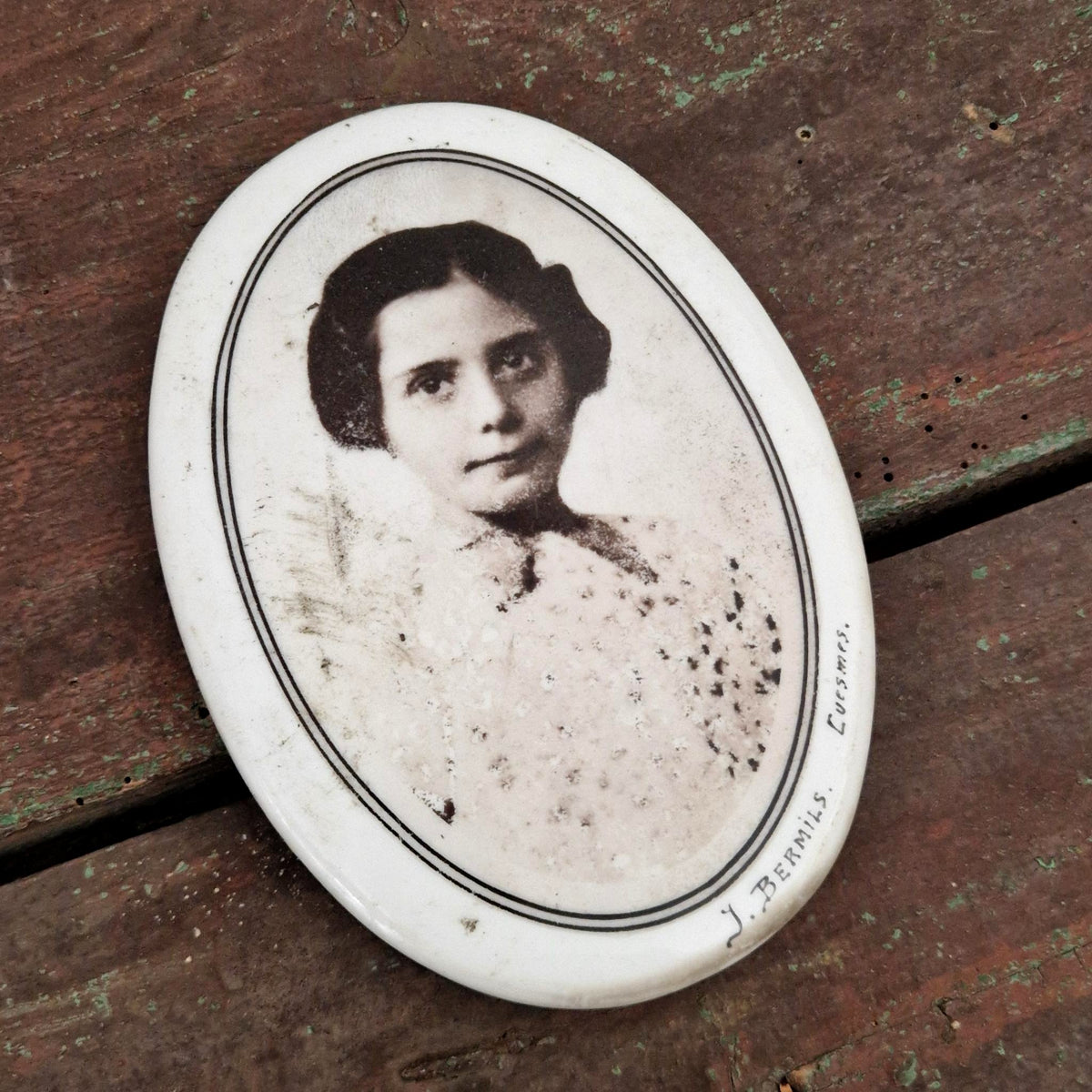 Ancienne photo sur porcelaine « Portrait de femme »