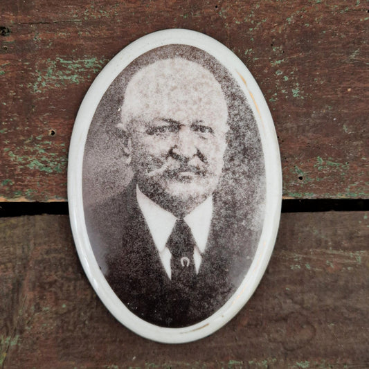 Ancienne photo sur porcelaine « L’homme à la cravate »