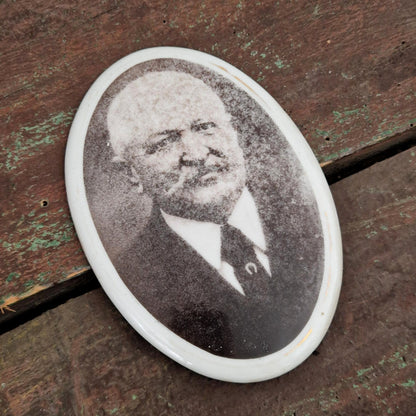 Ancienne photo sur porcelaine « L’homme à la cravate »