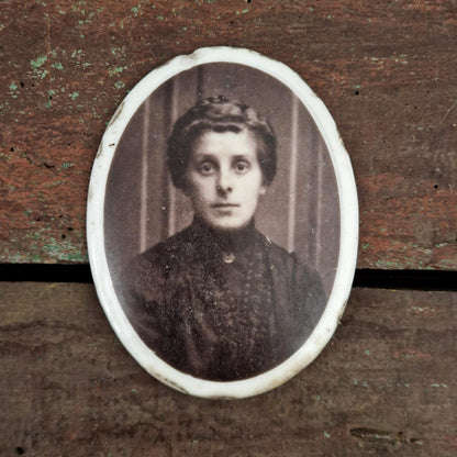 Ancien portrait photographique «La jeune femme »