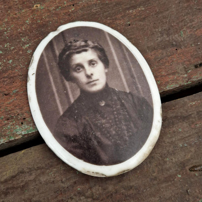 Ancien portrait photographique «La jeune femme »