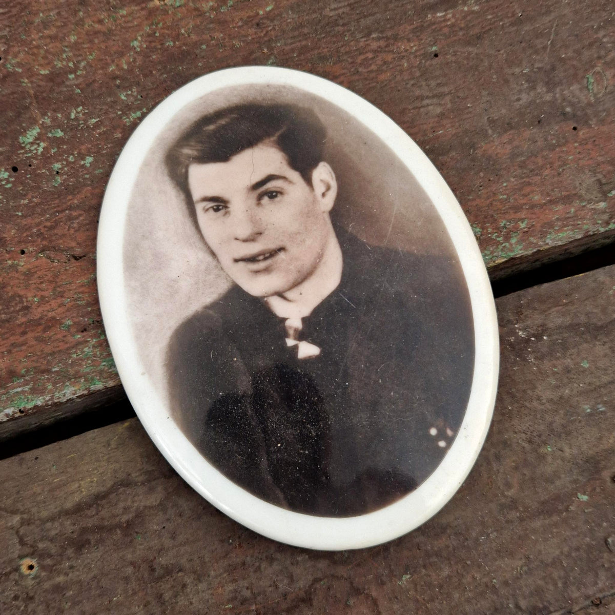Ancien médaillon photographique funéraire