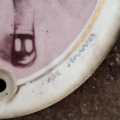 Ancien portrait d’enfant en pied sur porcelaine