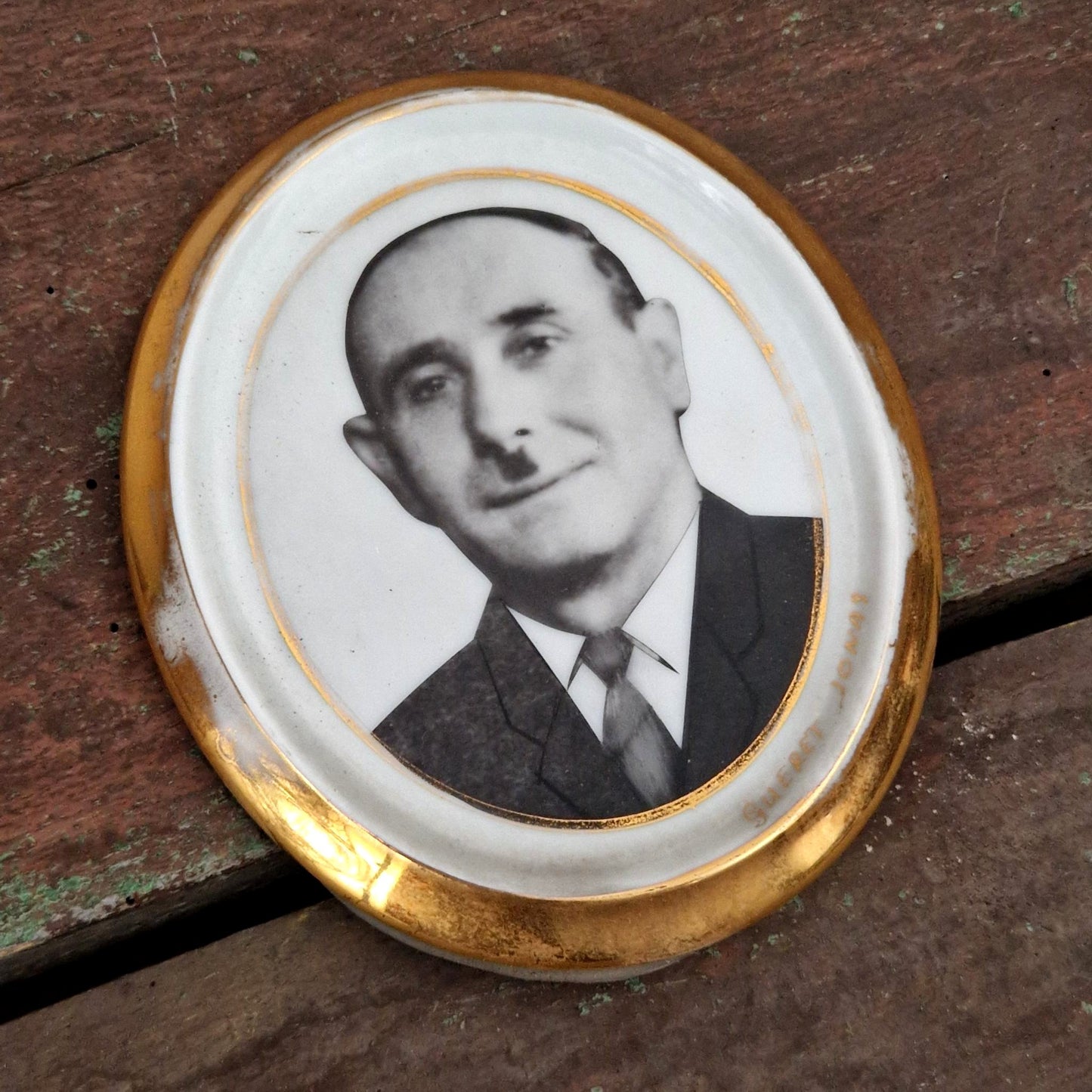 Ancien médaillon photo « Homme à la moustache »