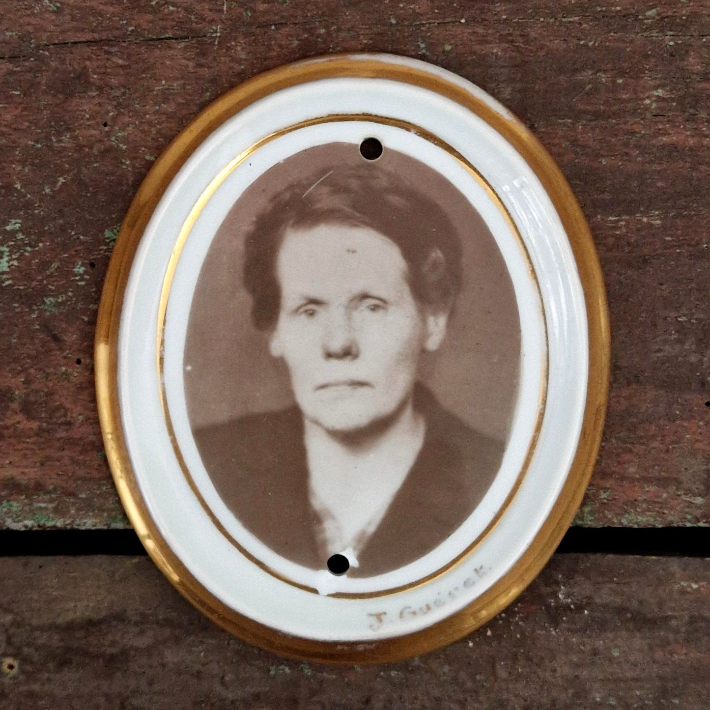 Ancienne photocéramique « La femme au regard droit »