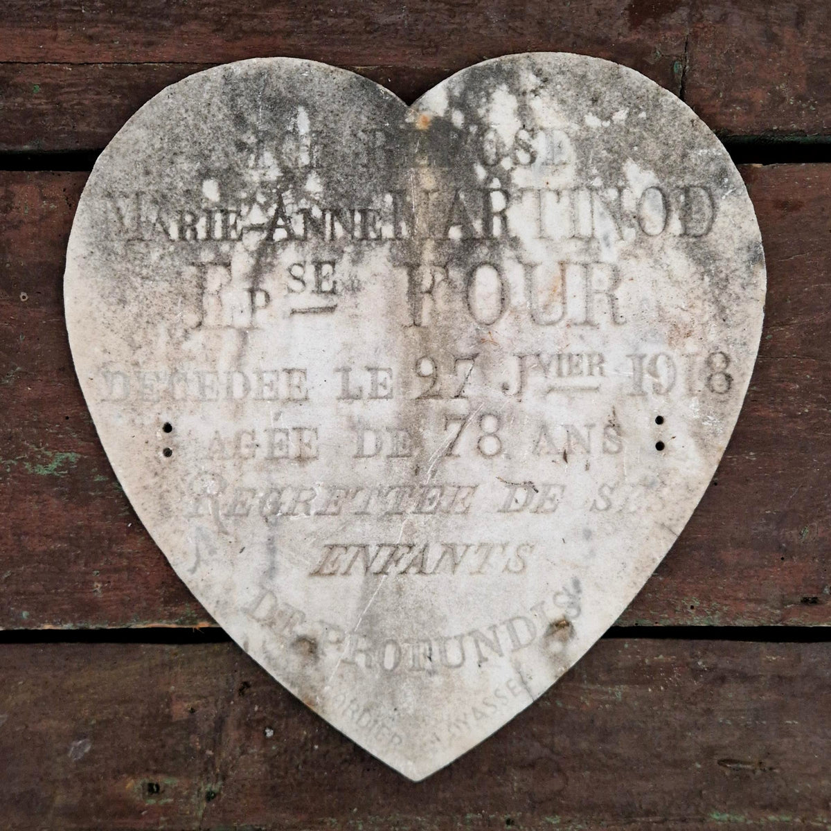 Plaque funéraire en forme de cœur  1918