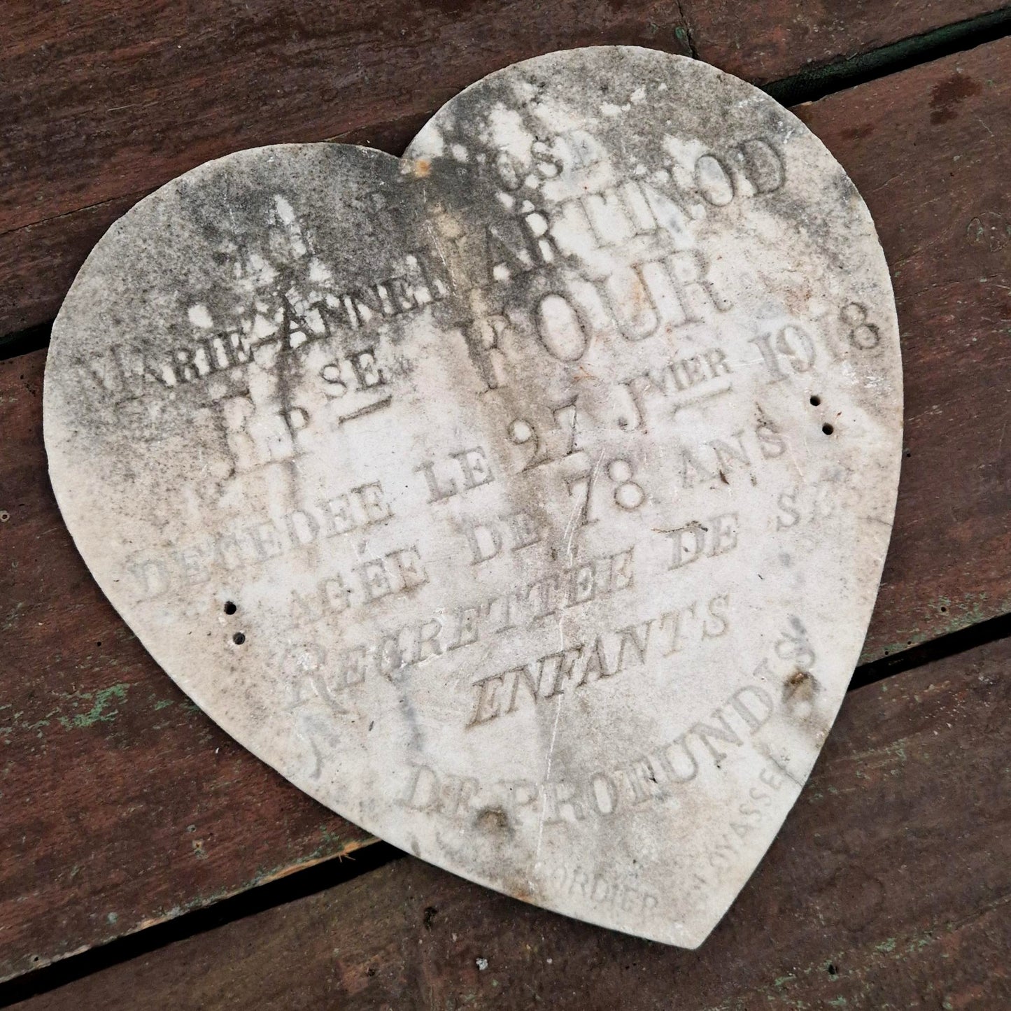 Plaque funéraire en forme de cœur  1918