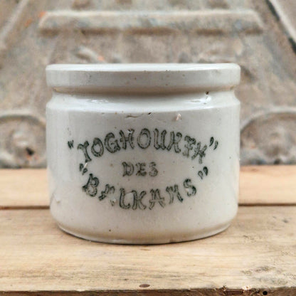 Vintage advertising pot "Yoghourts des Balkans"