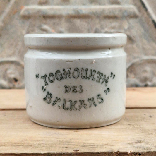 Vintage advertising pot "Yoghourts des Balkans"