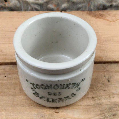 Vintage advertising pot "Yoghourts des Balkans"