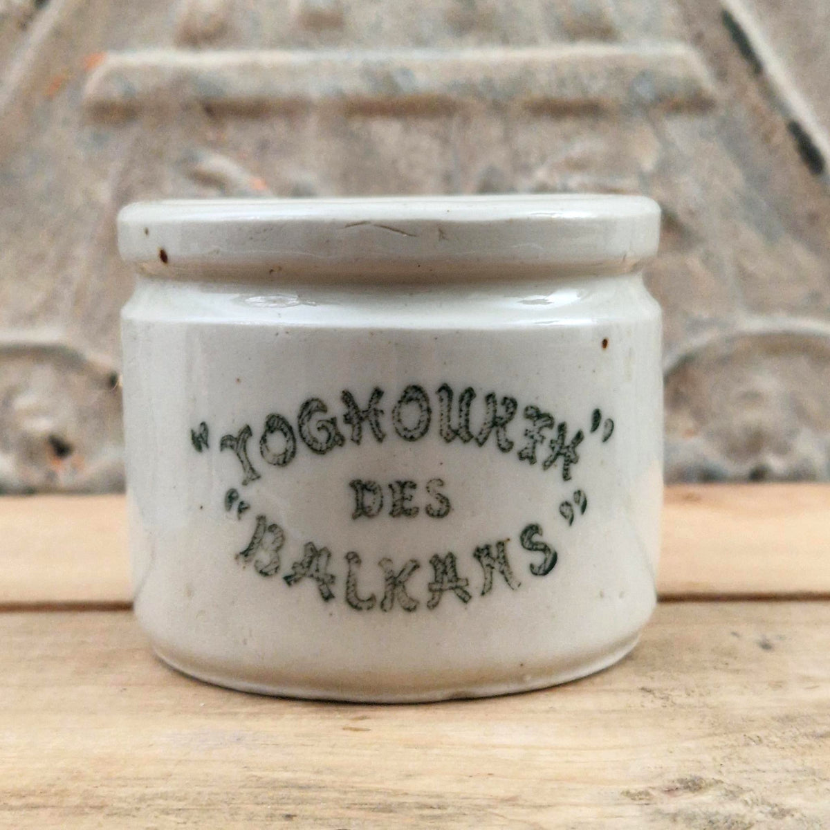 Vintage advertising pot "Yoghourts des Balkans"