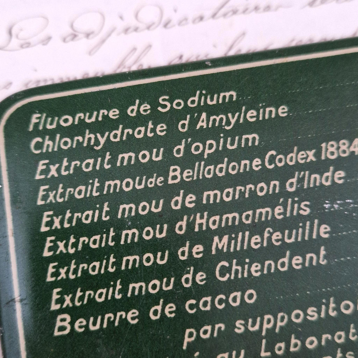 Boîte de suppositoires à l’opium pour « Hémorroïdes »