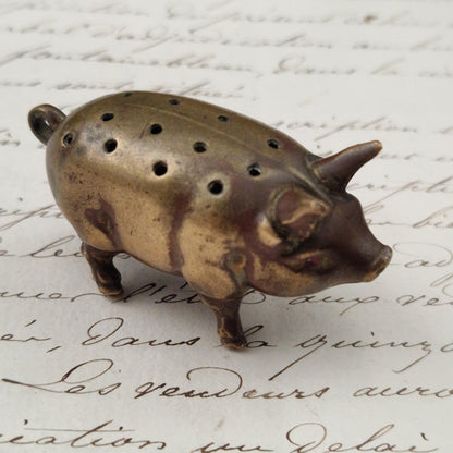 Cochon en laiton - Pique-aiguilles ou salière - Fin XIXe
