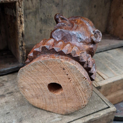 Ancienne marotte à tête de diable en bois sculpté