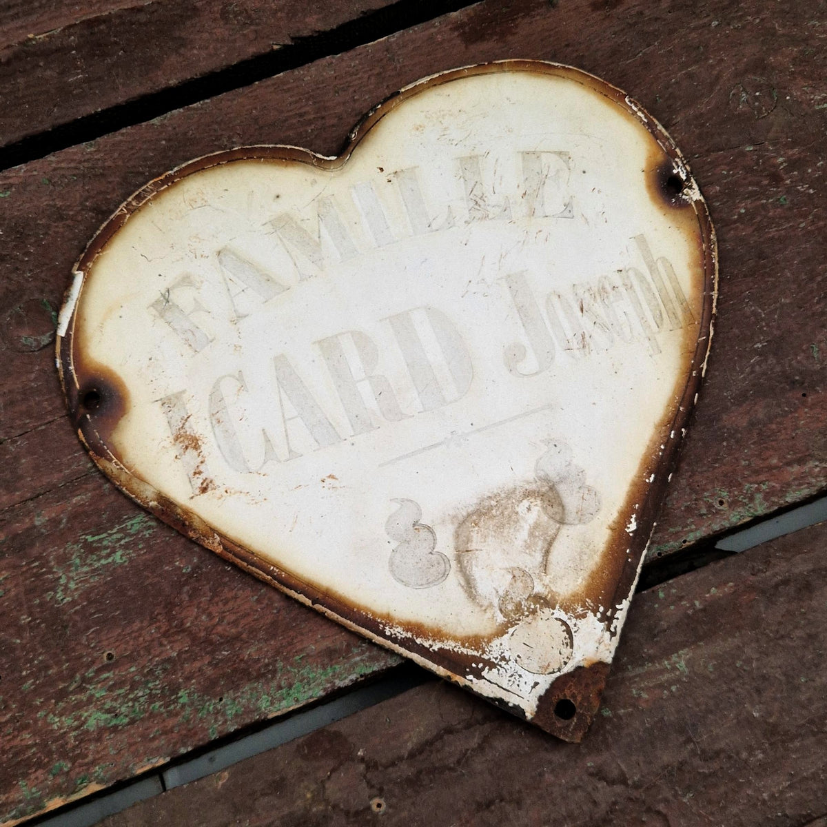 Ancienne plaque de cimetière familiale en cœur