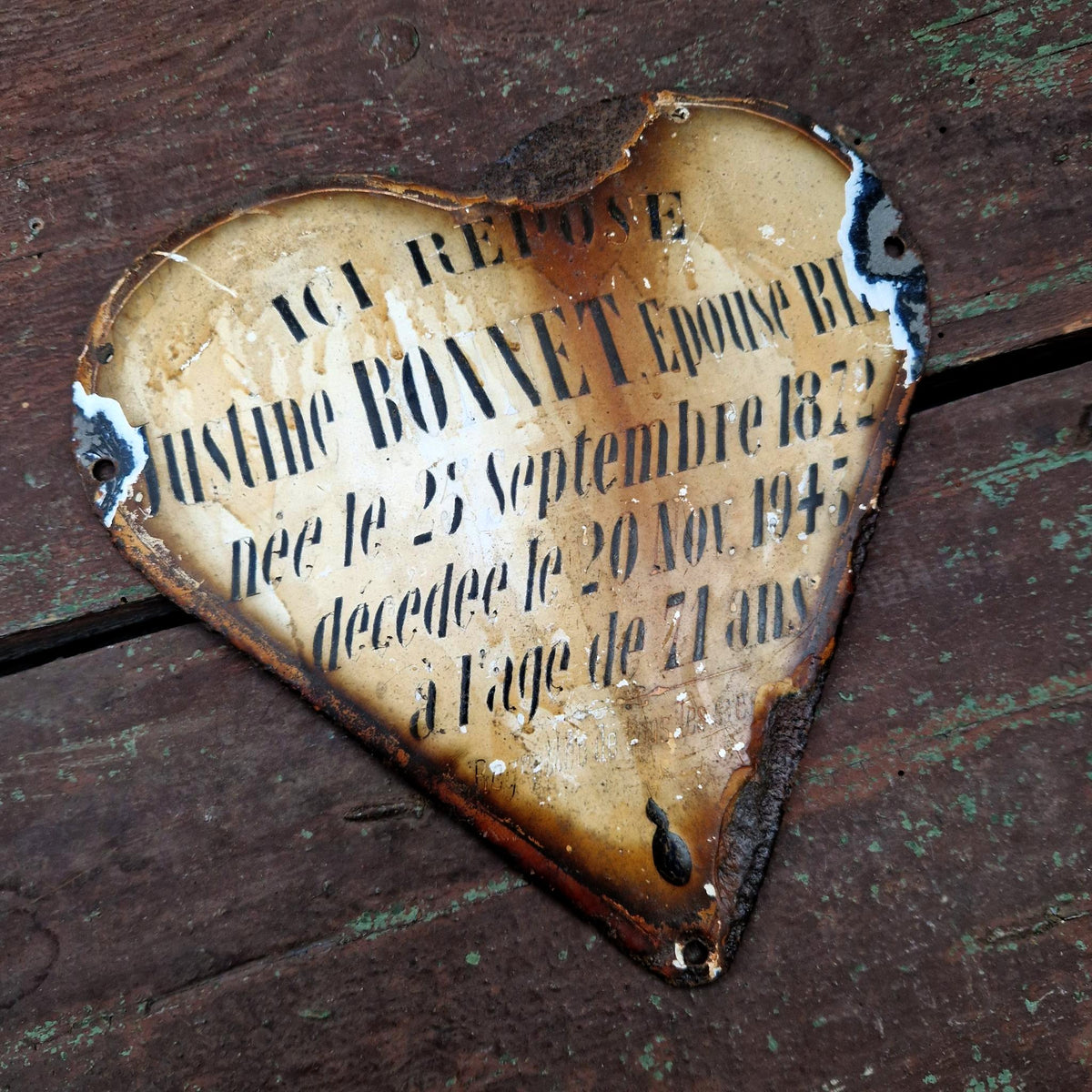 Plaque commémorative en cœur « Justine » - 1945