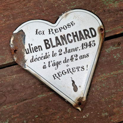 Plaque funéraire émaillée en forme cœur