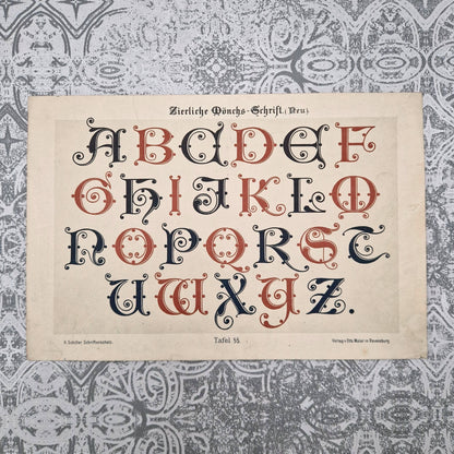 Planche de calligraphie « Alphabet onciale décoratif »