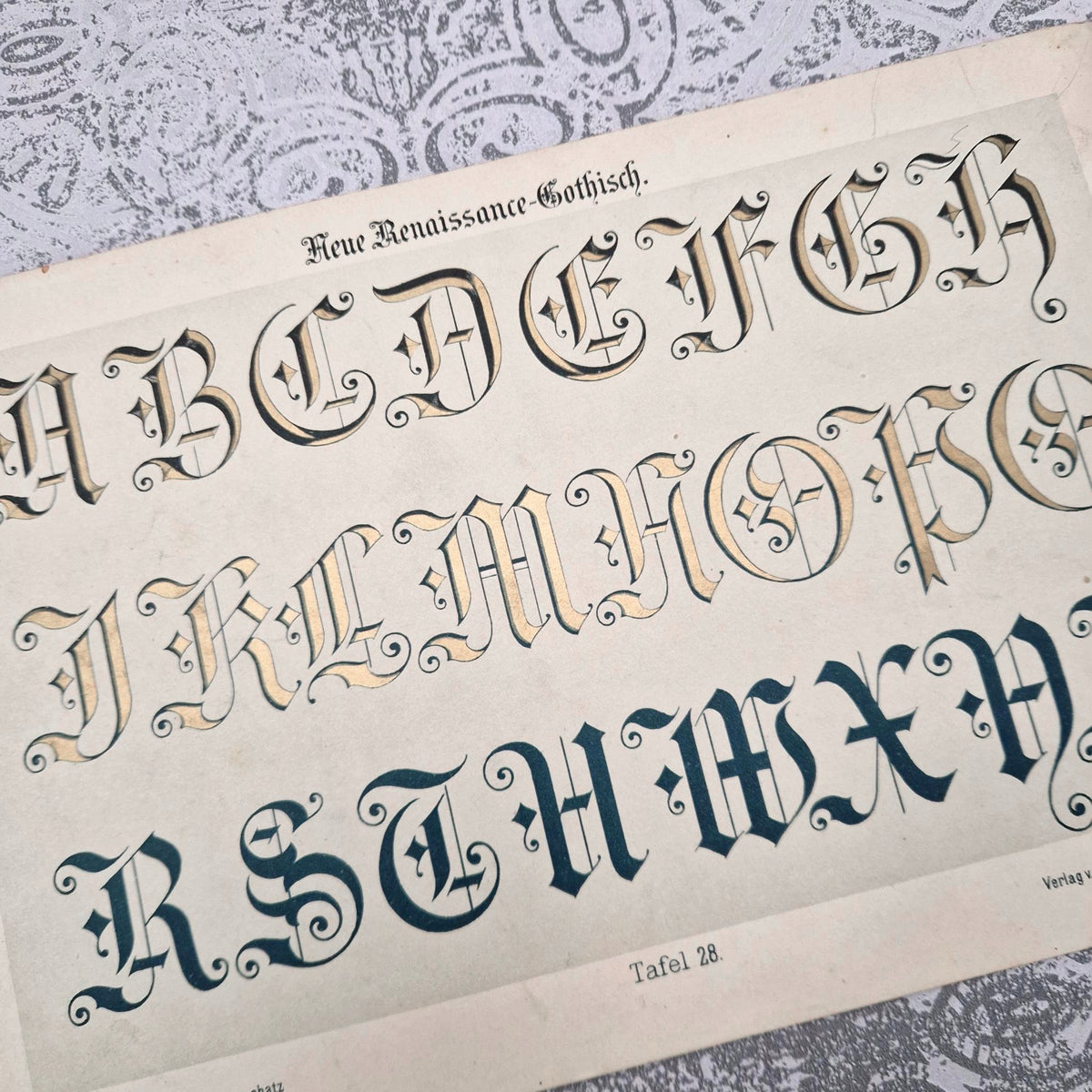 Planche d’alphabet décoratif « Lettres gothiques »