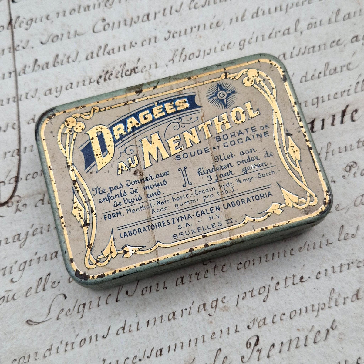 Ancienne boîte de dragées « Au Menthol / Cocaïne »