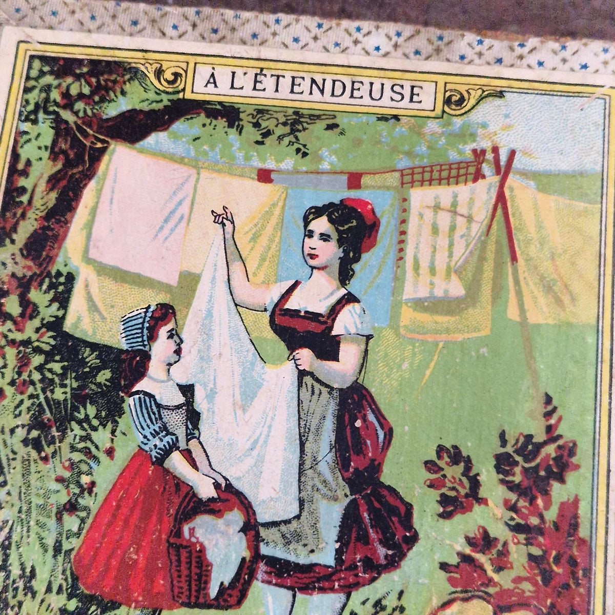 Boîte Bleu Saphir « À l’étendeuse » - E. Boilley, Dole - Vers 1878