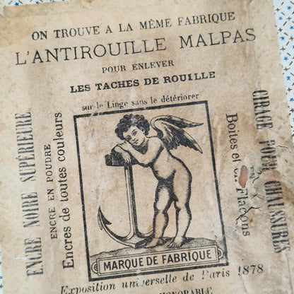 Boîte Bleu Saphir « À l’étendeuse » - E. Boilley, Dole - Vers 1878
